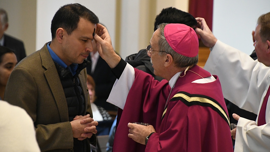 Bishop Zarama marks the beginning of Lent with Ash Wednesday Mass