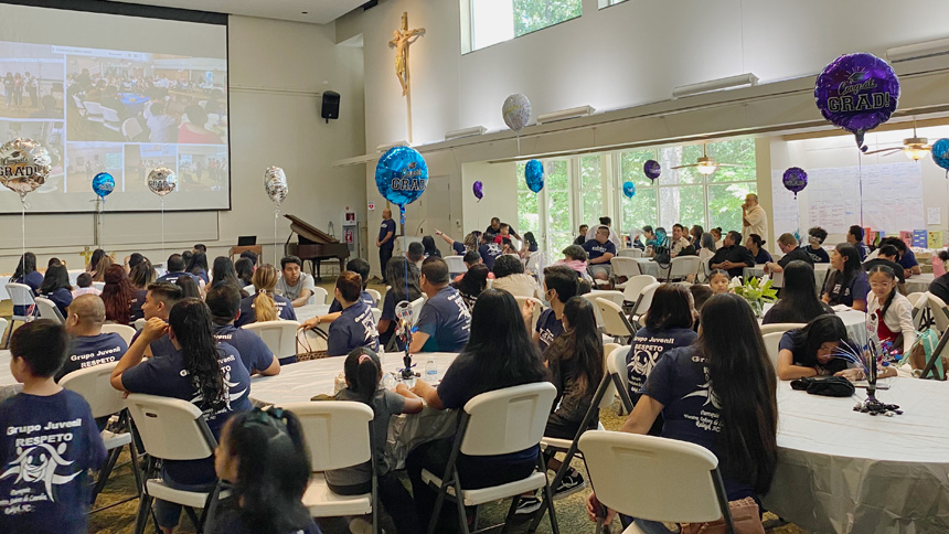 Grupo Juvenil Hispano Celebra su Graduación