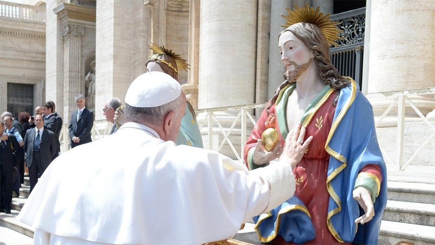 Pope confirms he will publish a document on the Sacred Heart