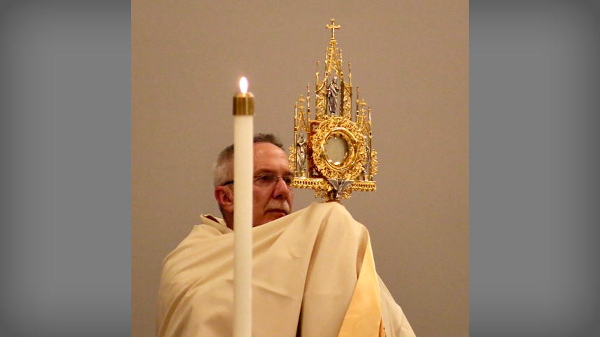 Traveling monstrance visits Wilmington