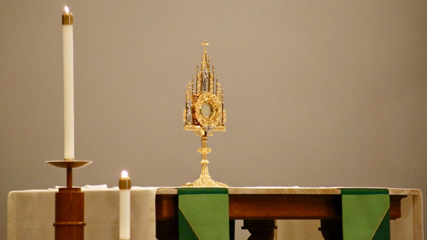 Traveling monstrance visits Wilmington