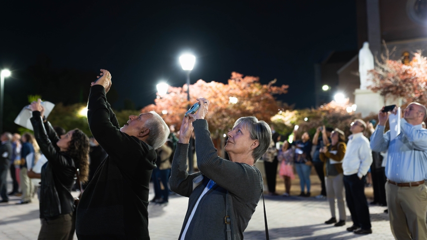 Light show, sacred music delight concertgoers